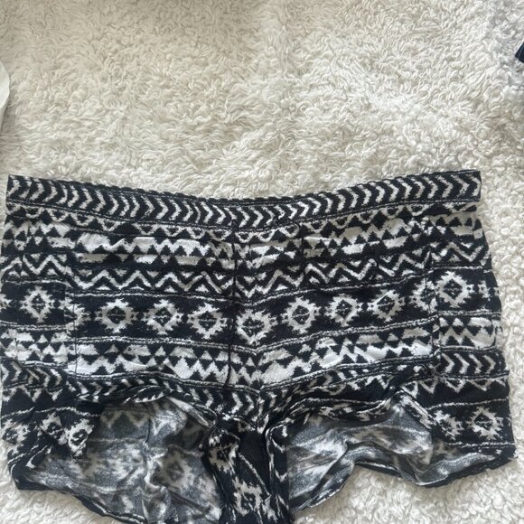 Black and White Flowy Shorts - Picture 2 of 2